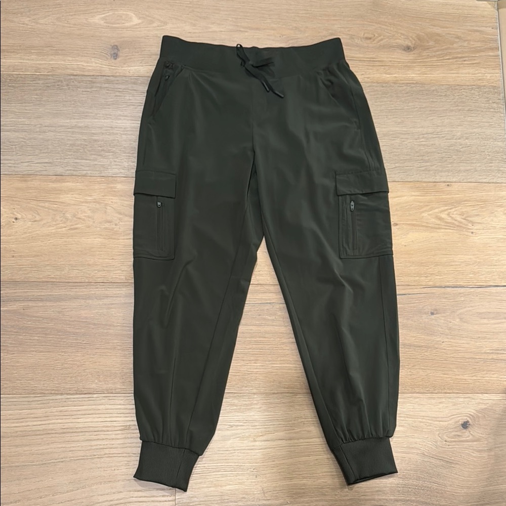 All in Motion Green Capri Joggers with Elastic Cuffs size M